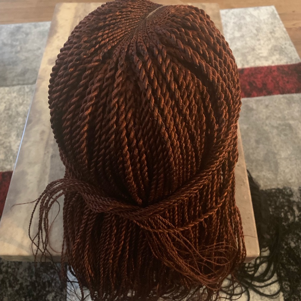 Beautiful braided wig - Picture 8 of 8